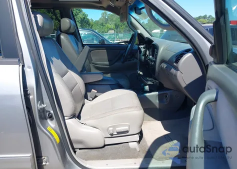 2002 Toyota Sequoia Sr5 V8 z USA, uszkodzony, nr VIN 5TDBT44A32S104685